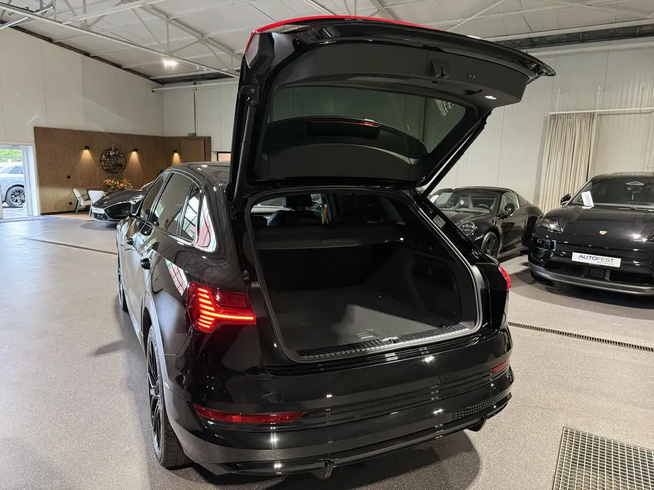 Audi e-tron - 14