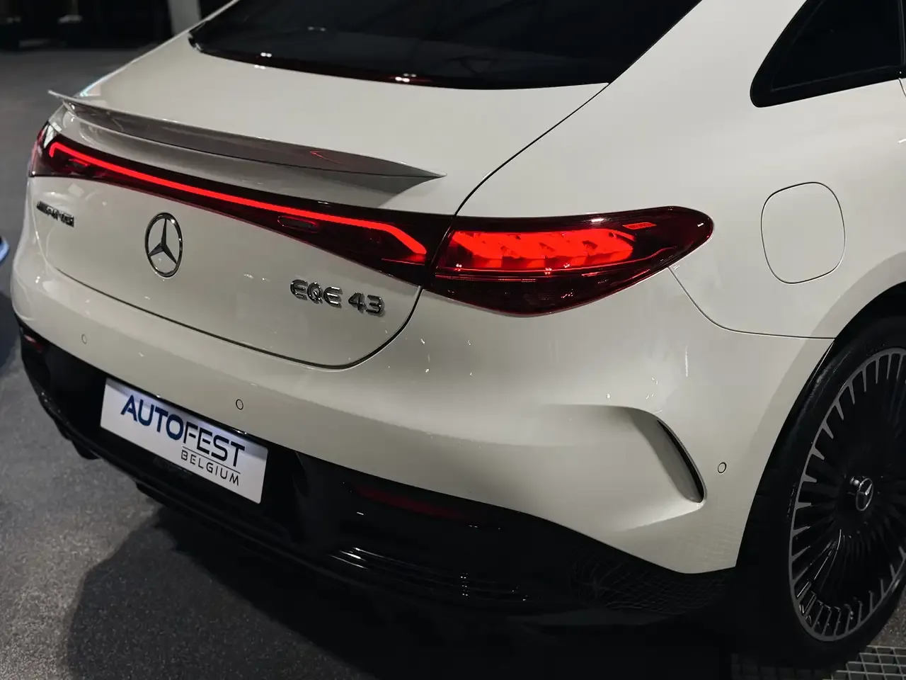 Mercedes-Benz EQE 43 - 23