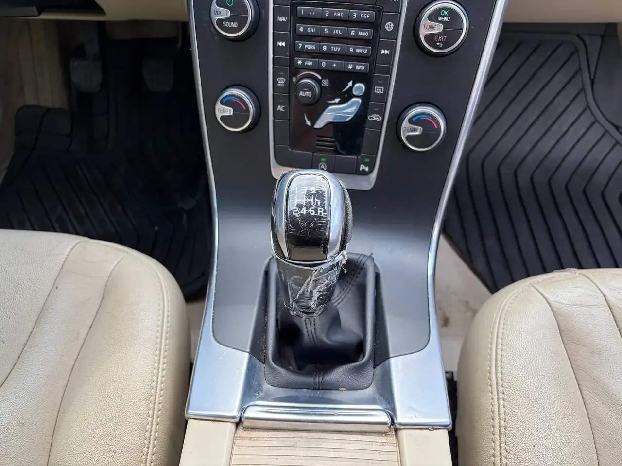 Volvo V60 Cross Country - 11