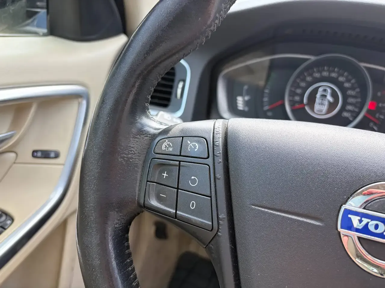 Volvo V60 Cross Country - 16