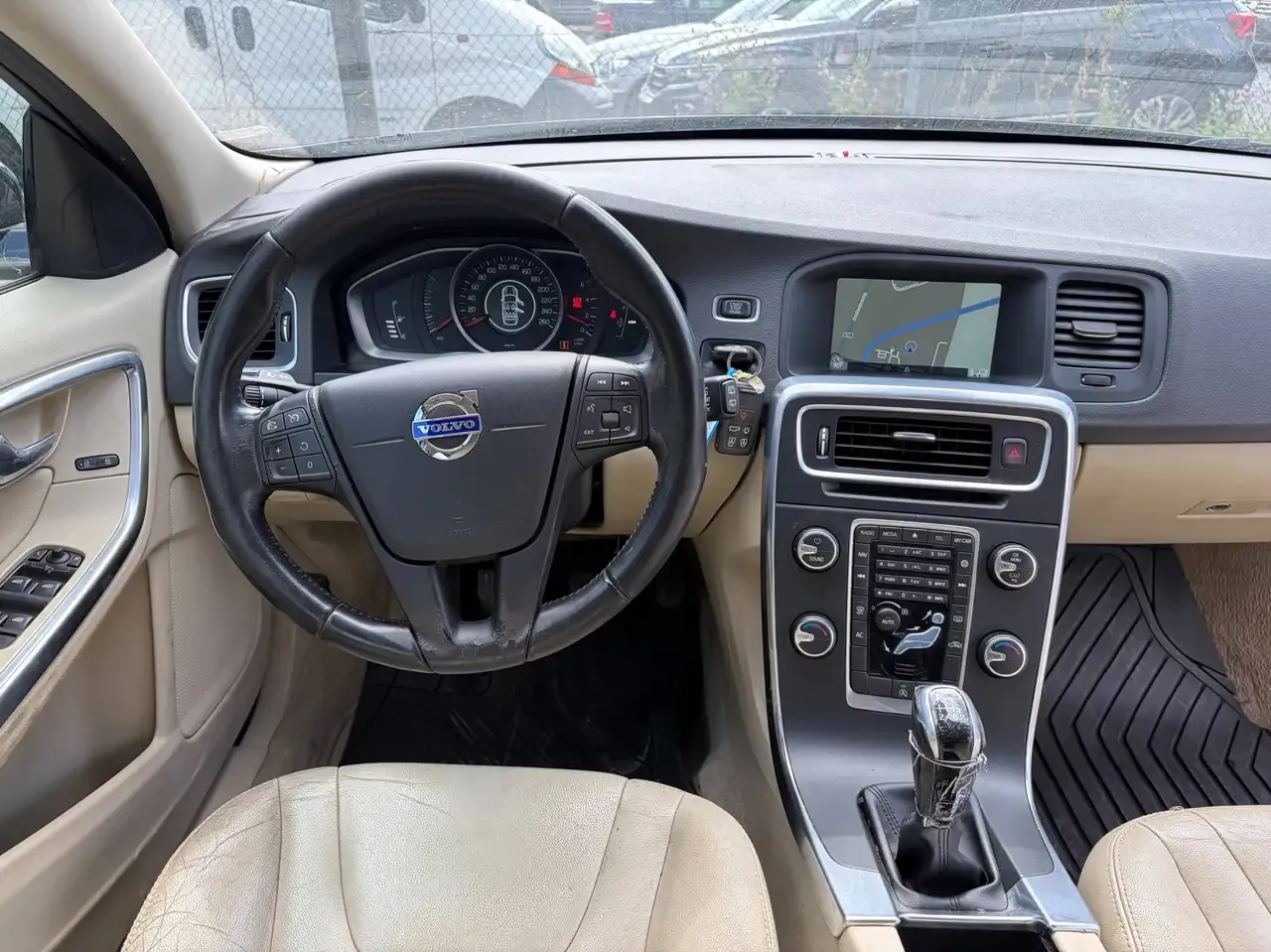 Volvo V60 Cross Country - 10
