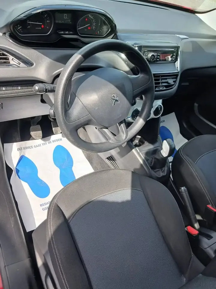 Peugeot 208 - 6