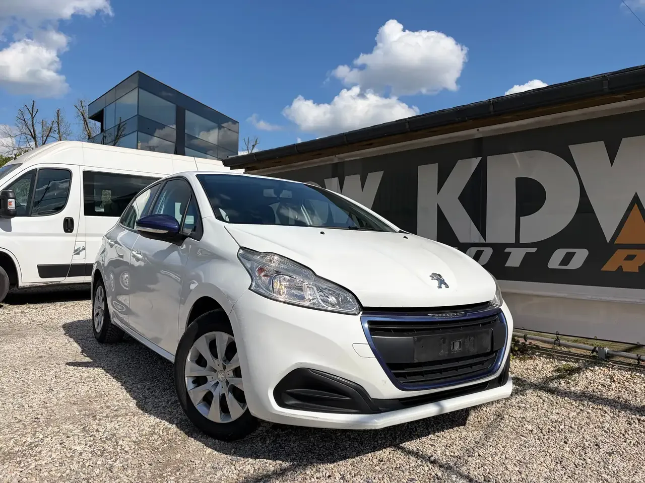 Peugeot 208 - 1