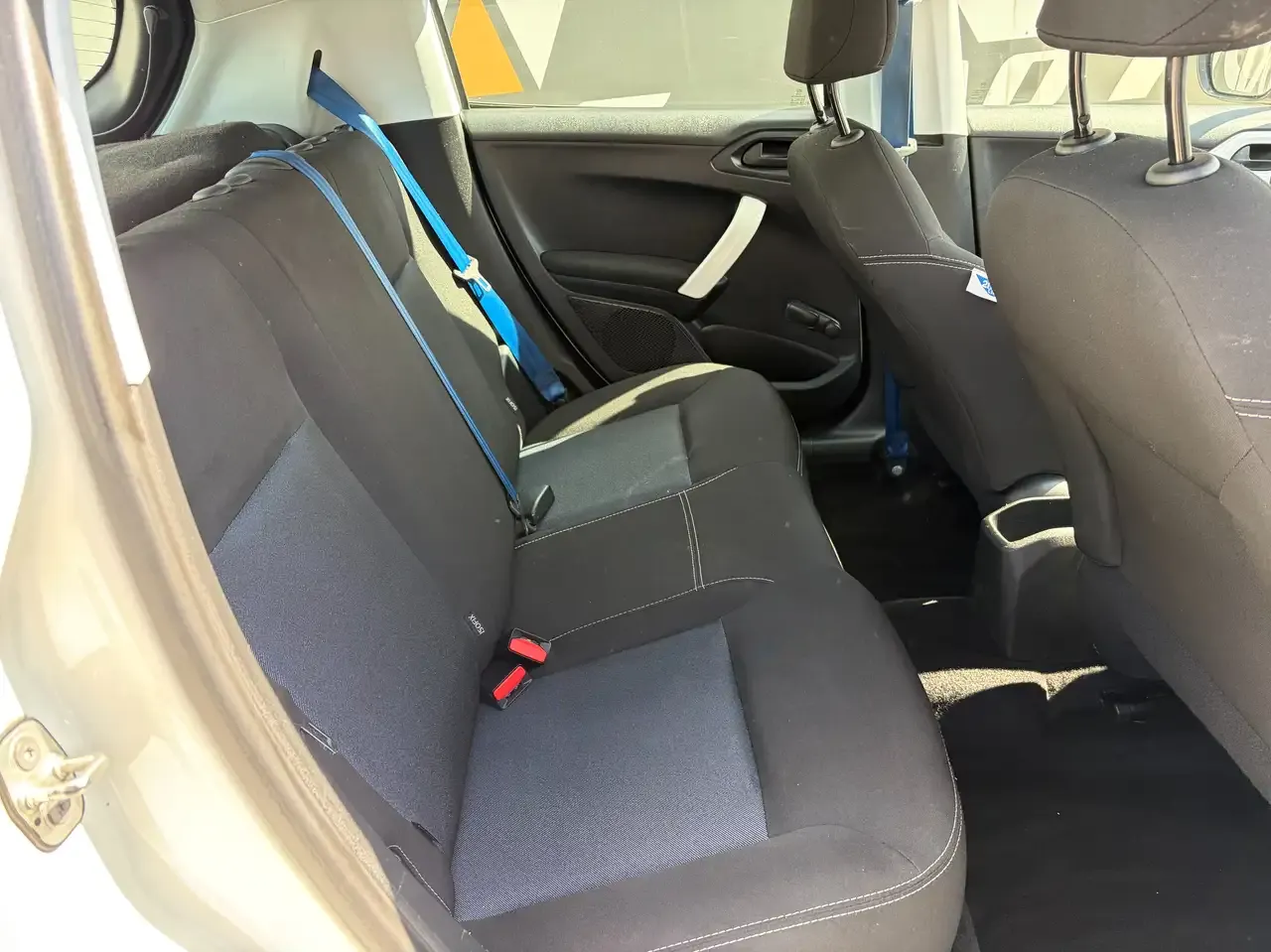 Peugeot 208 - 14