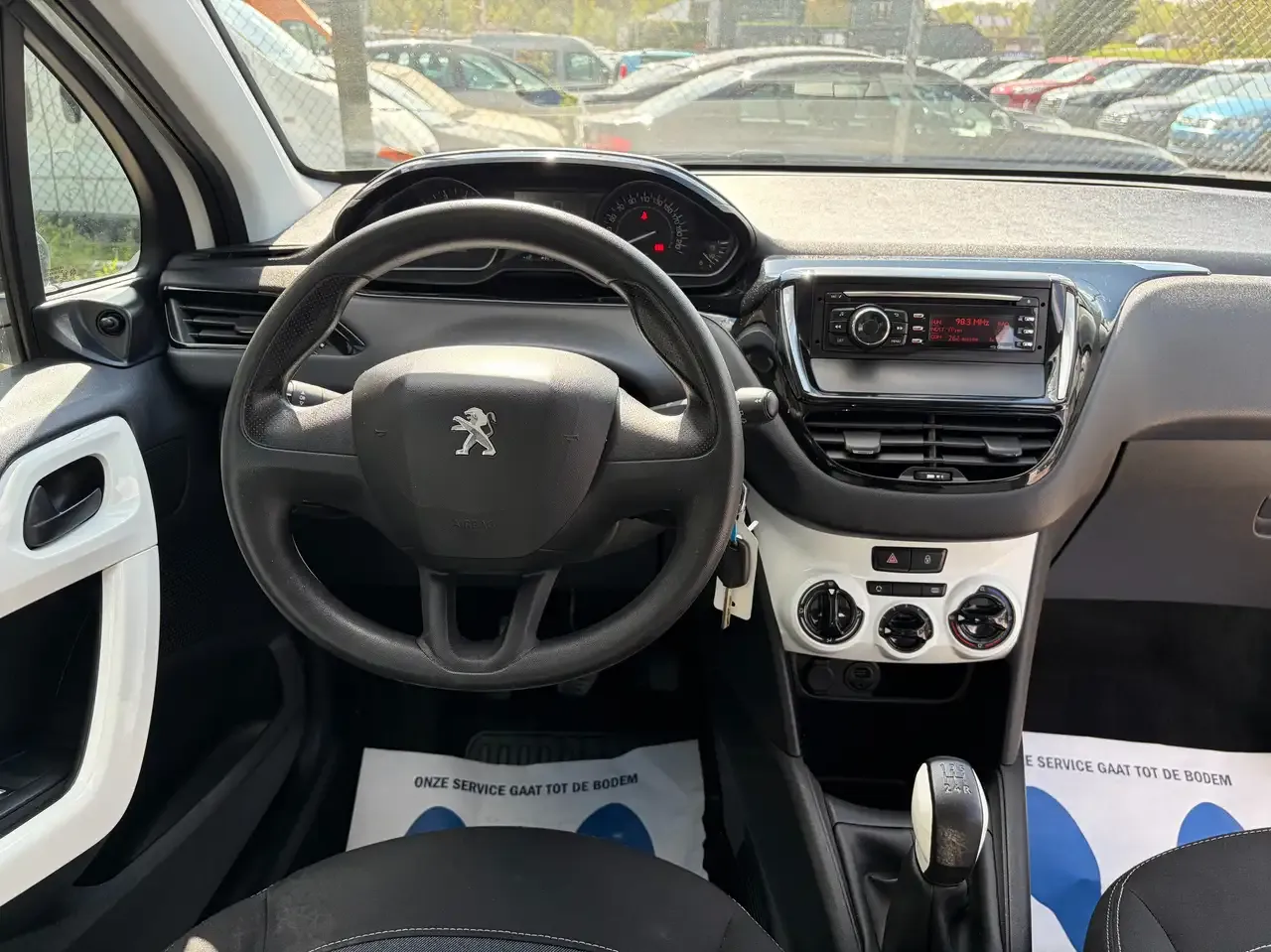 Peugeot 208 - 15