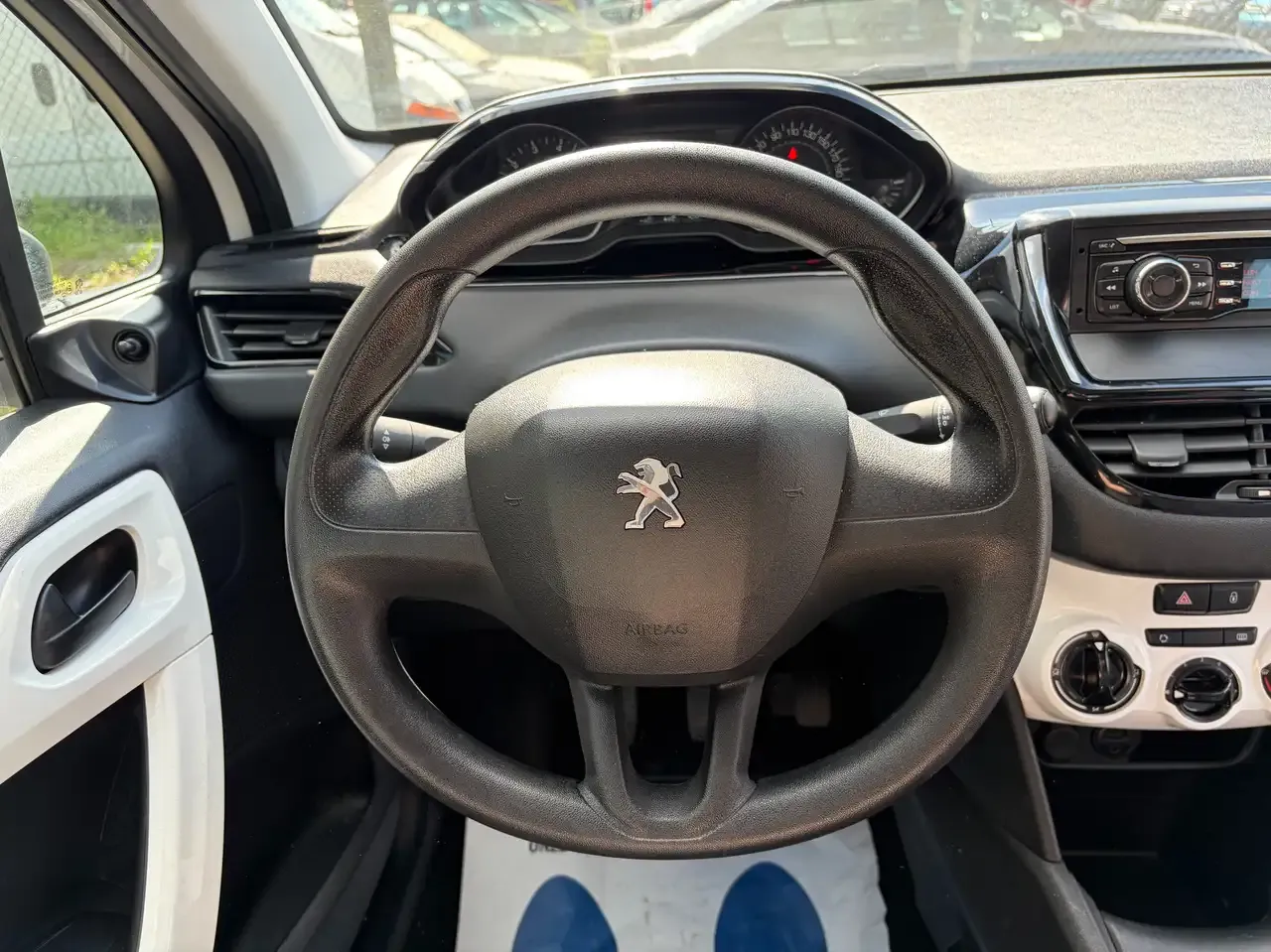 Peugeot 208 - 17
