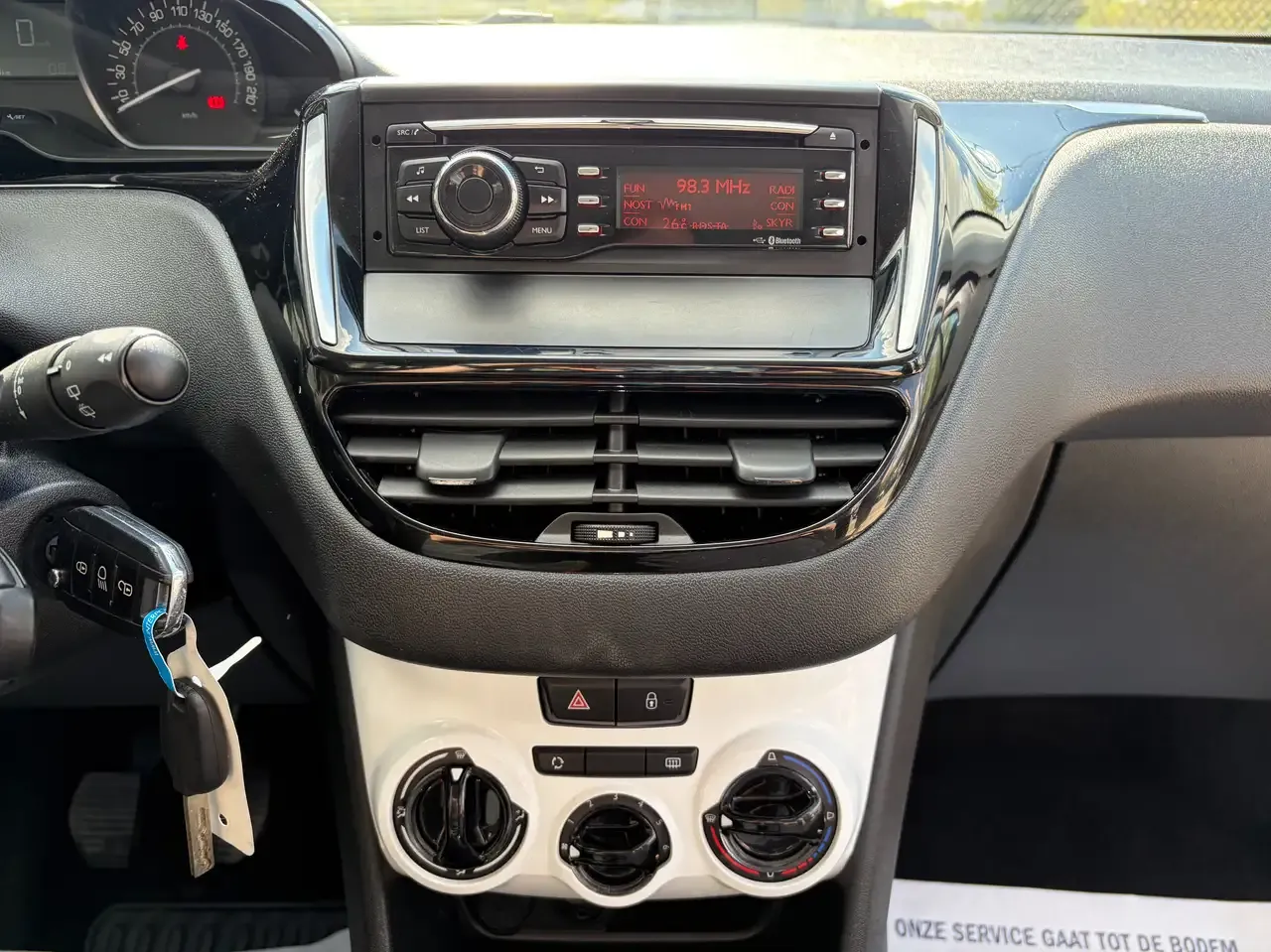 Peugeot 208 - 18