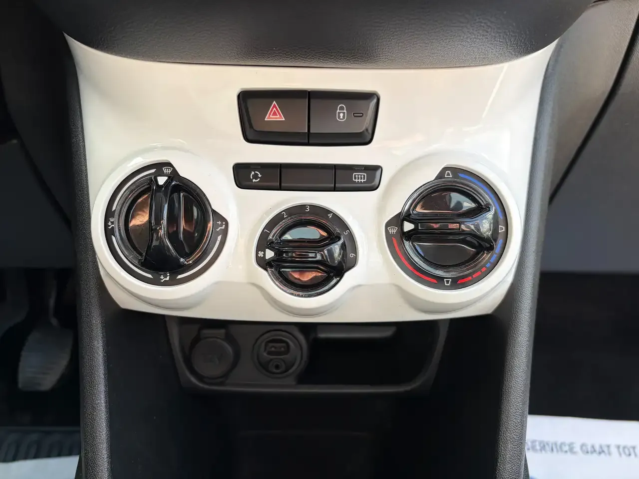 Peugeot 208 - 19
