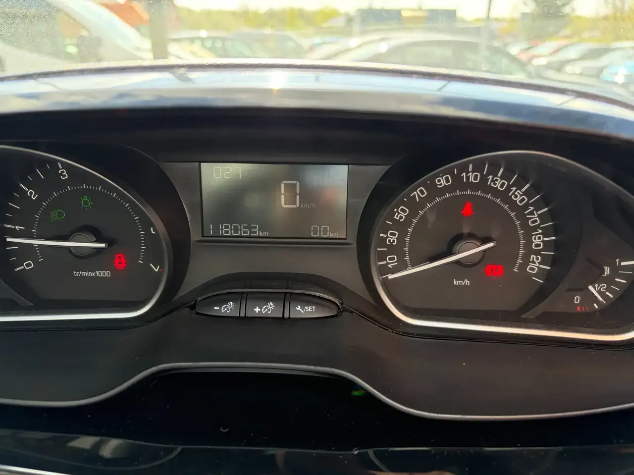 Peugeot 208 - 24