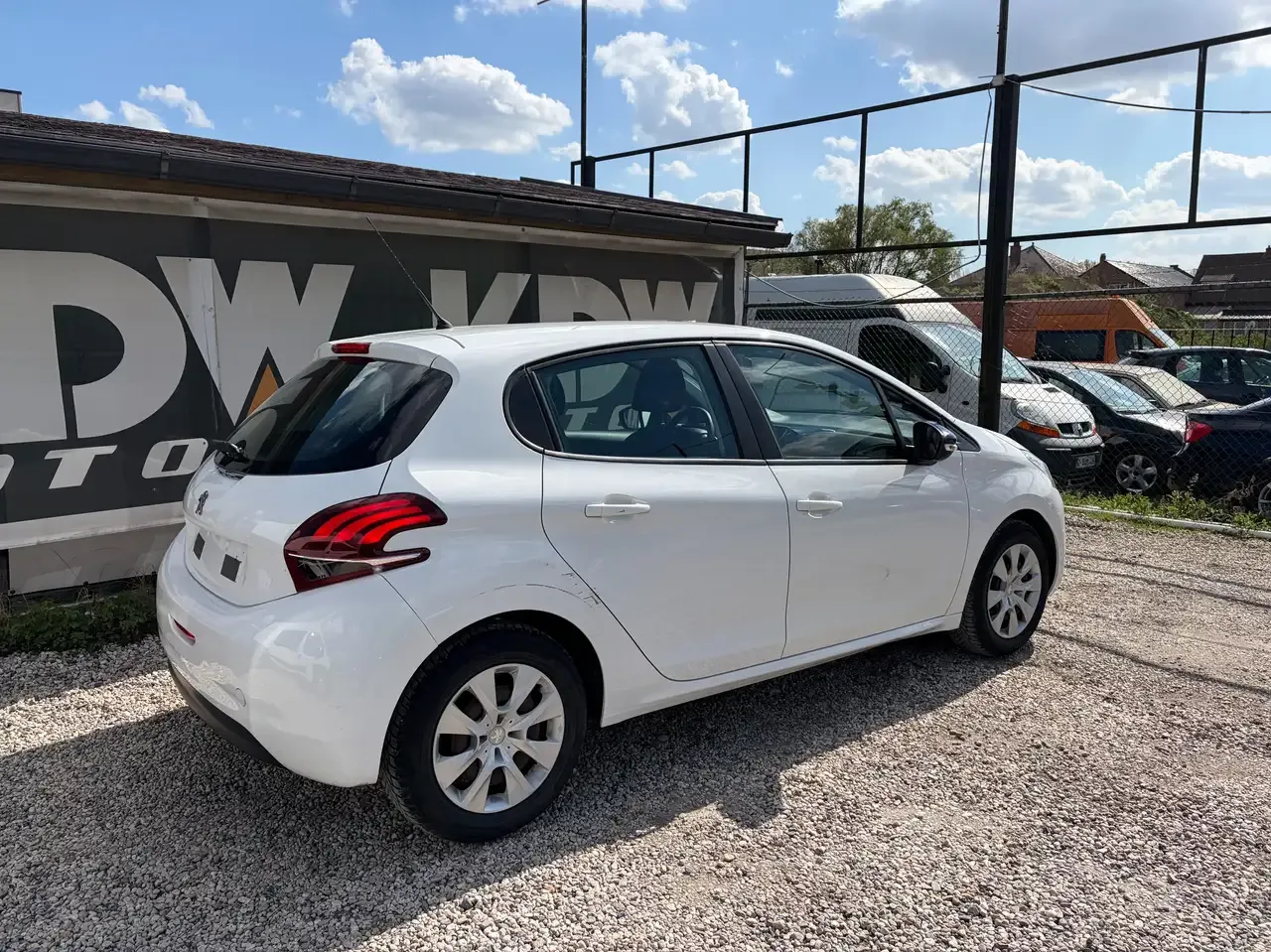 Peugeot 208 - 4