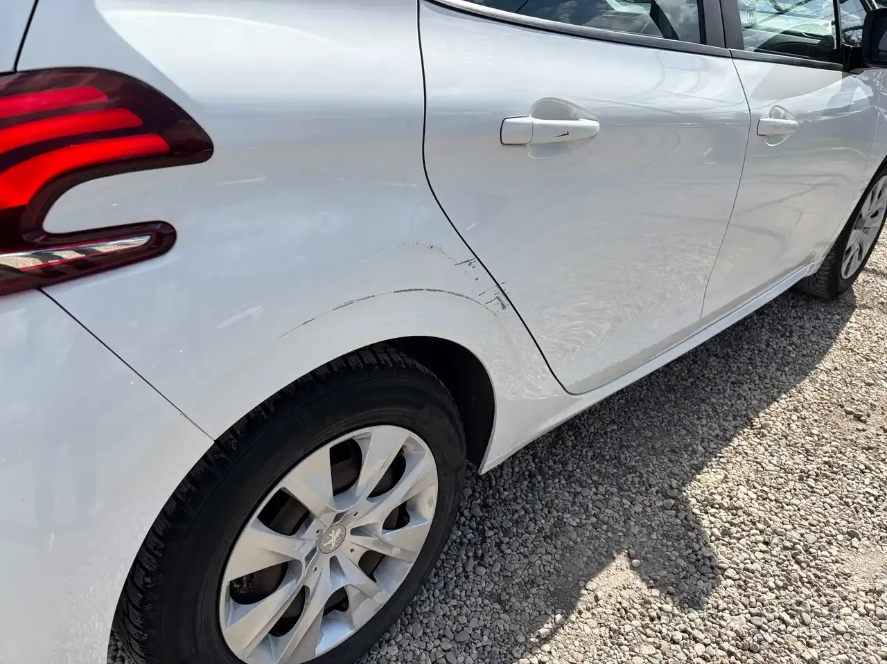 Peugeot 208 - 7