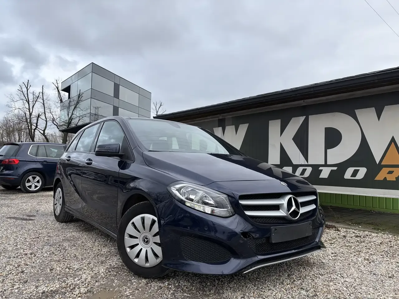 Mercedes-Benz B 180