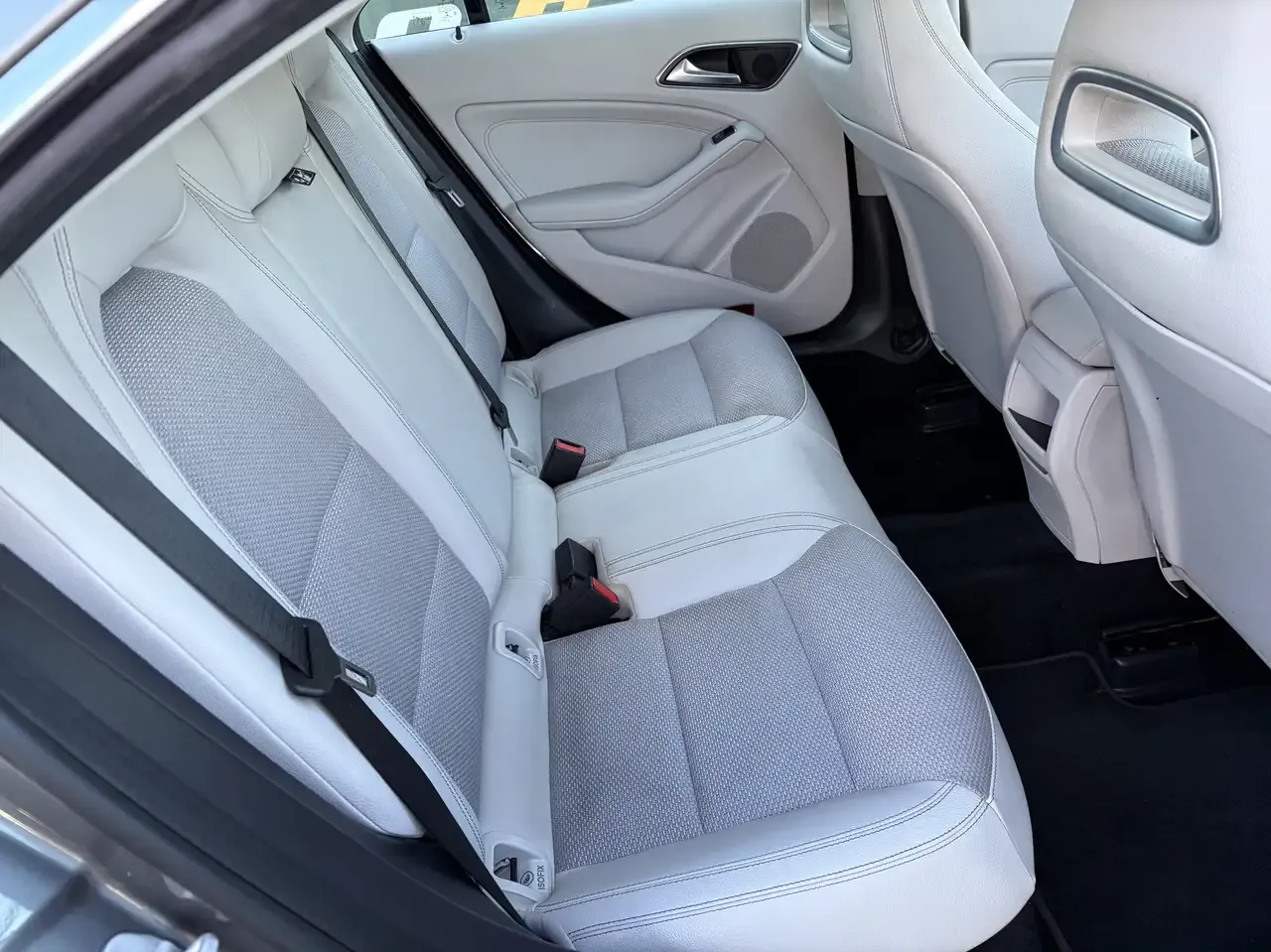 Mercedes-Benz CLA 200 - 11