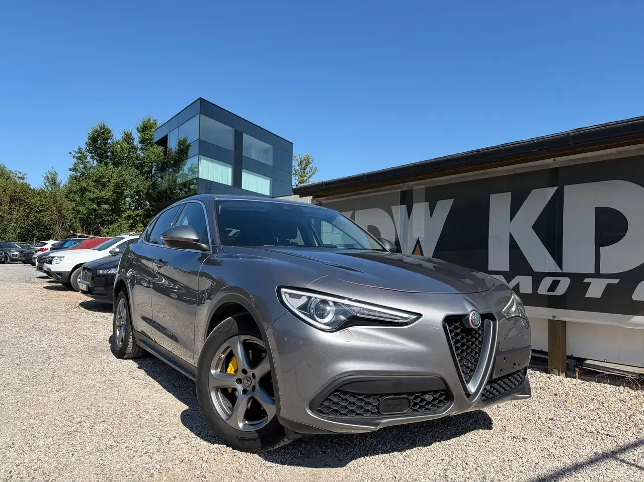 Alfa Romeo Stelvio - 1