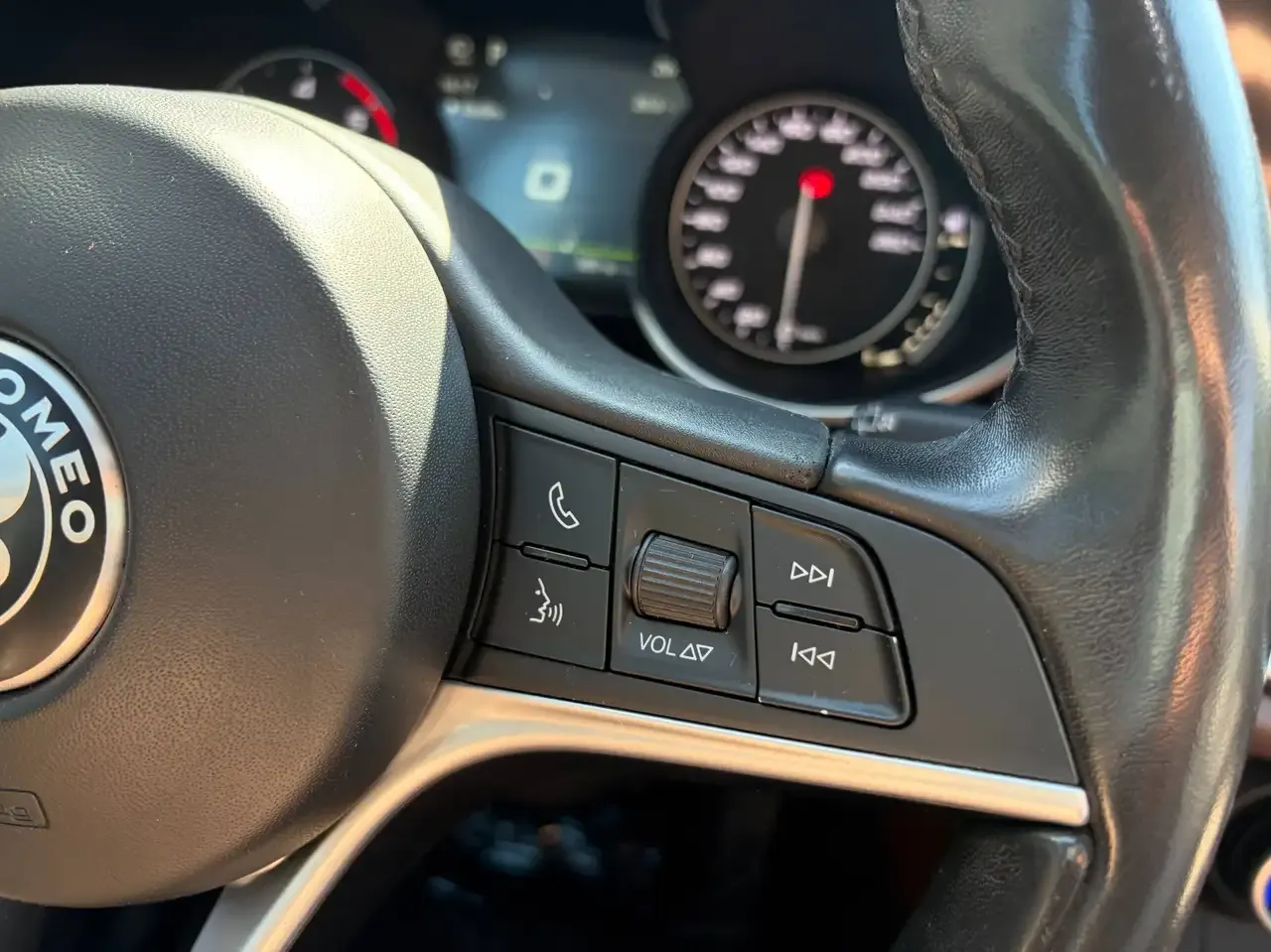 Alfa Romeo Stelvio - 16