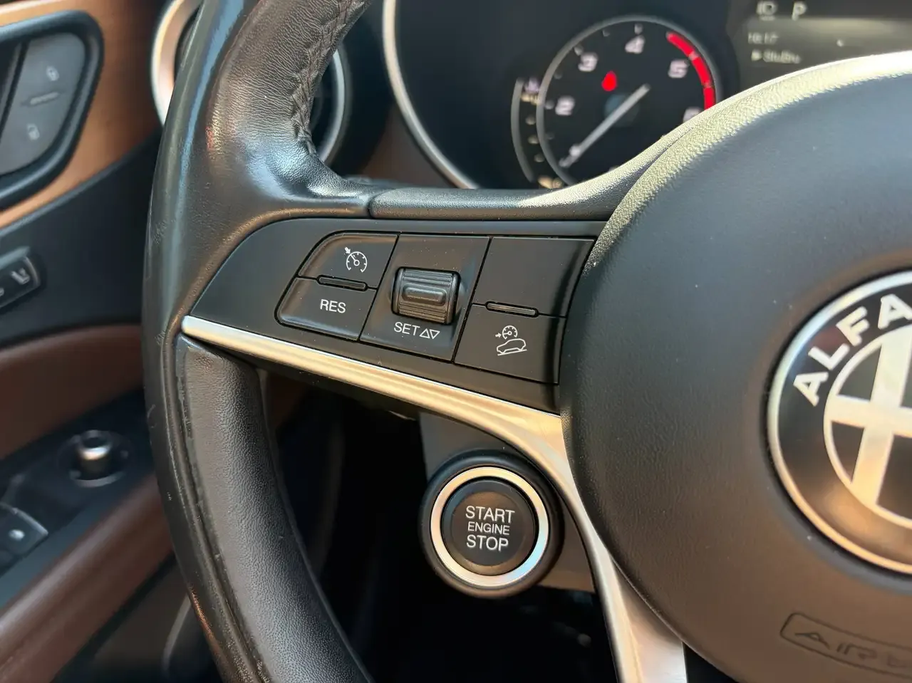 Alfa Romeo Stelvio - 17