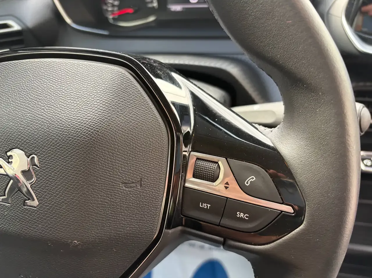 Peugeot 208 - 16