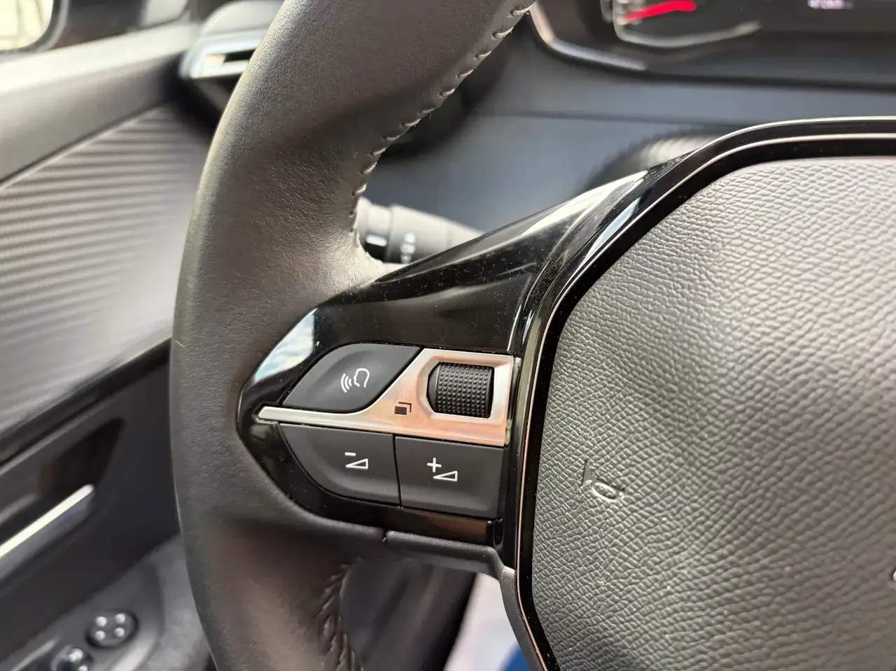 Peugeot 208 - 17