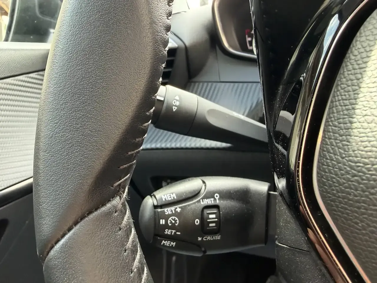 Peugeot 208 - 20