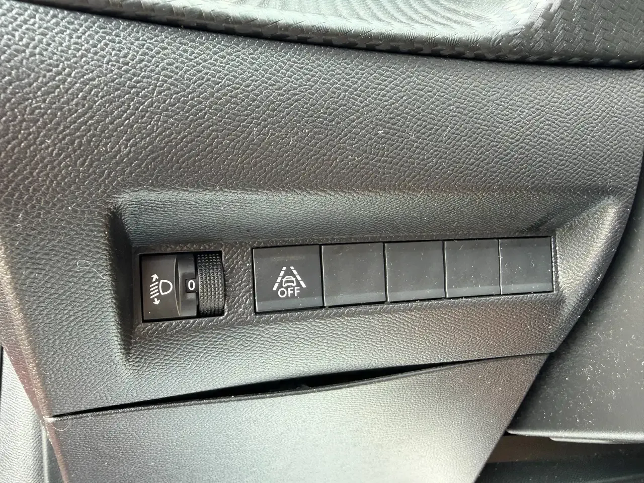 Peugeot 208 - 22