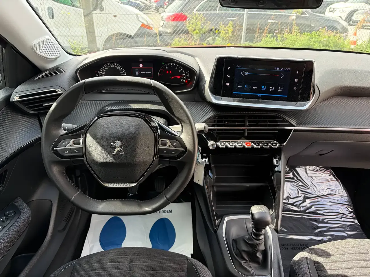 Peugeot 208 - 10