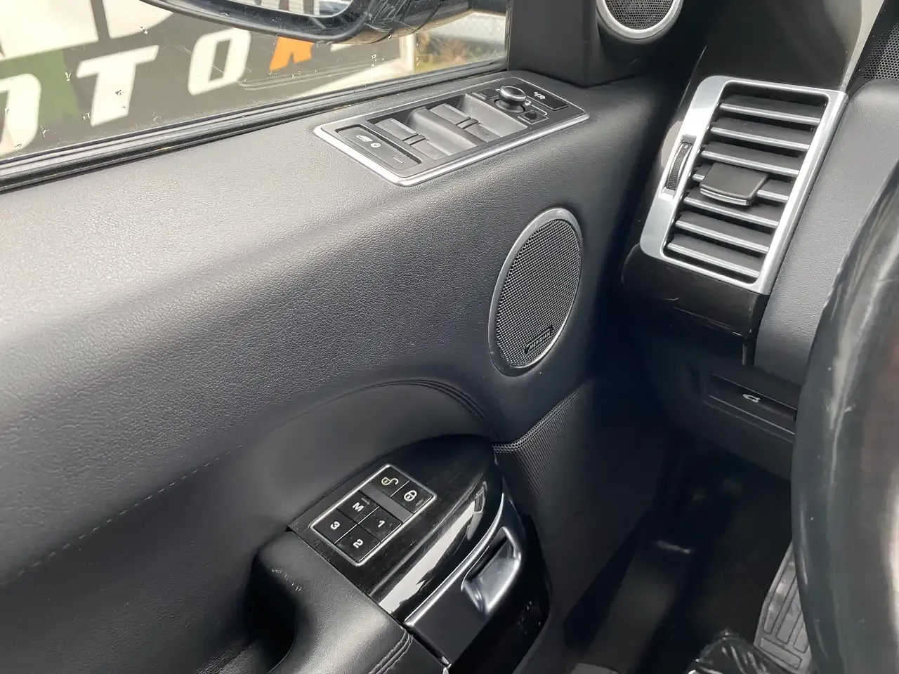 Land Rover Range Rover - 22