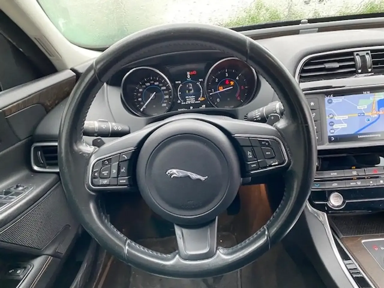 Jaguar XE - 14