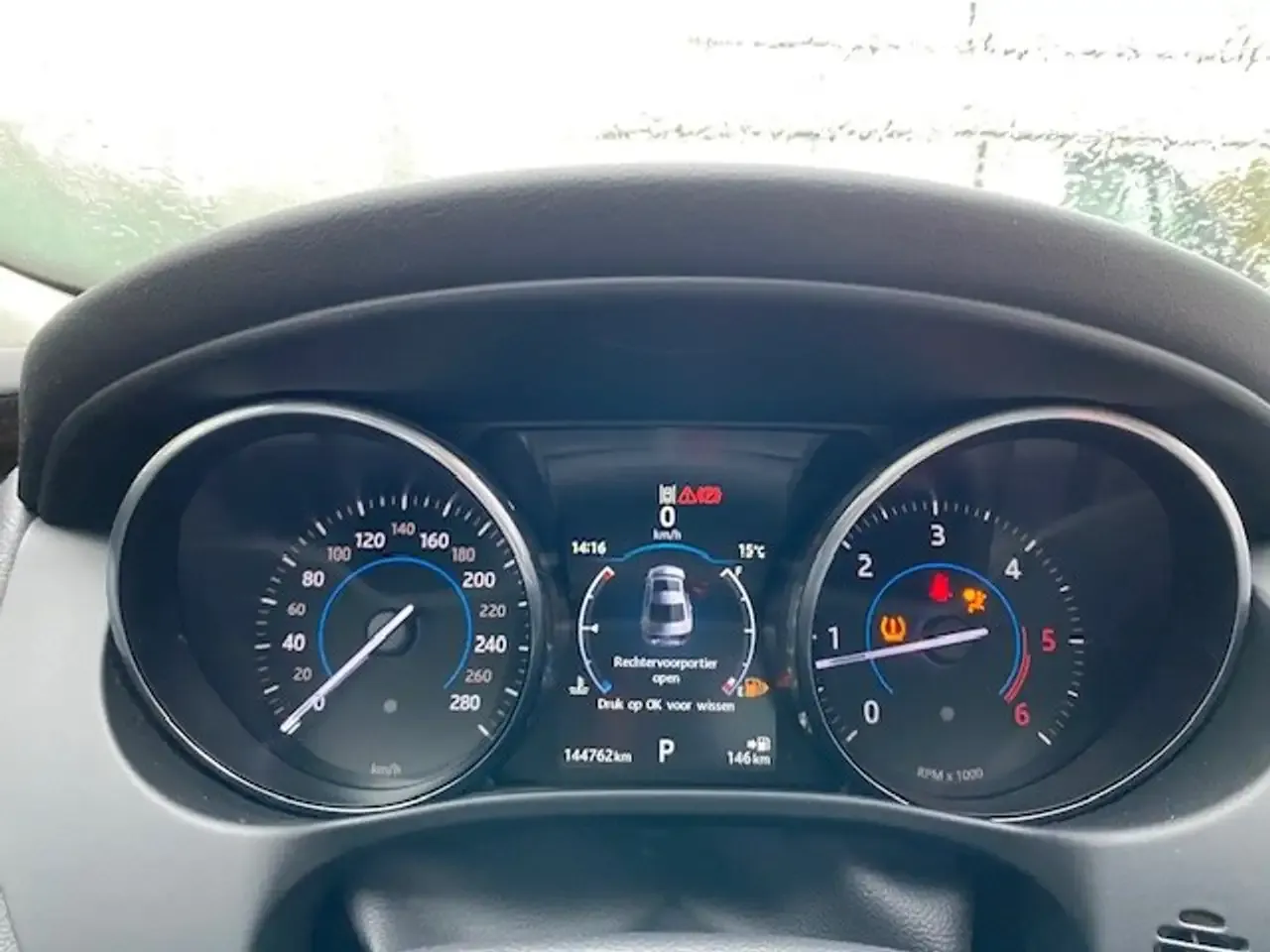 Jaguar XE - 19