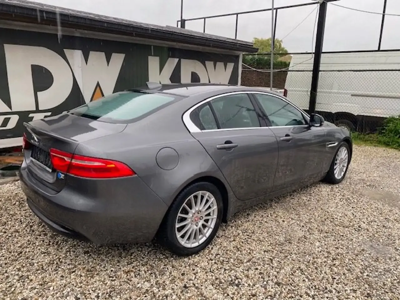 Jaguar XE - 4