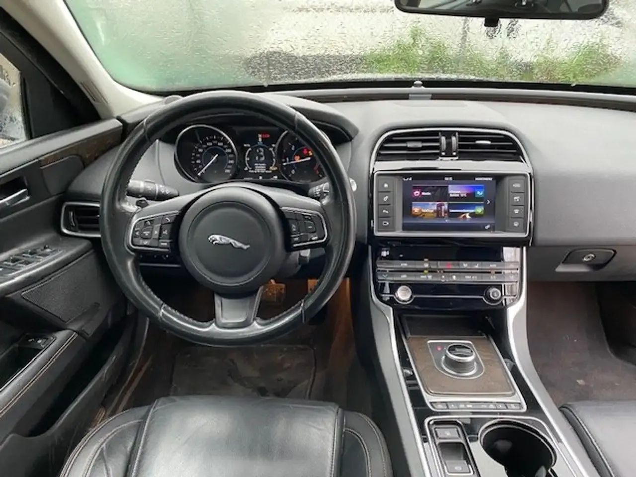 Jaguar XE - 9