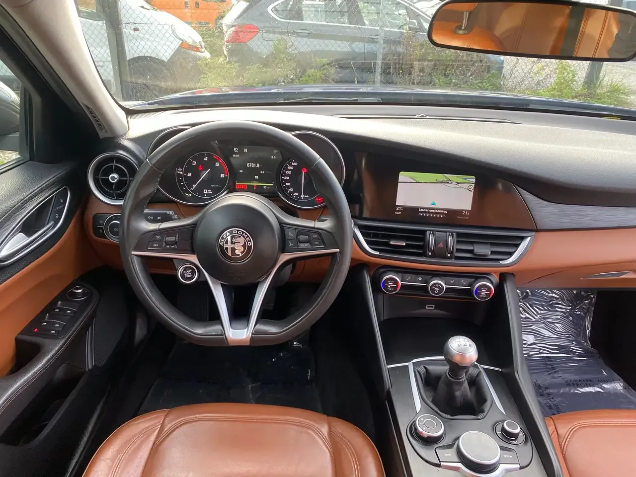 Alfa Romeo Giulia - 11
