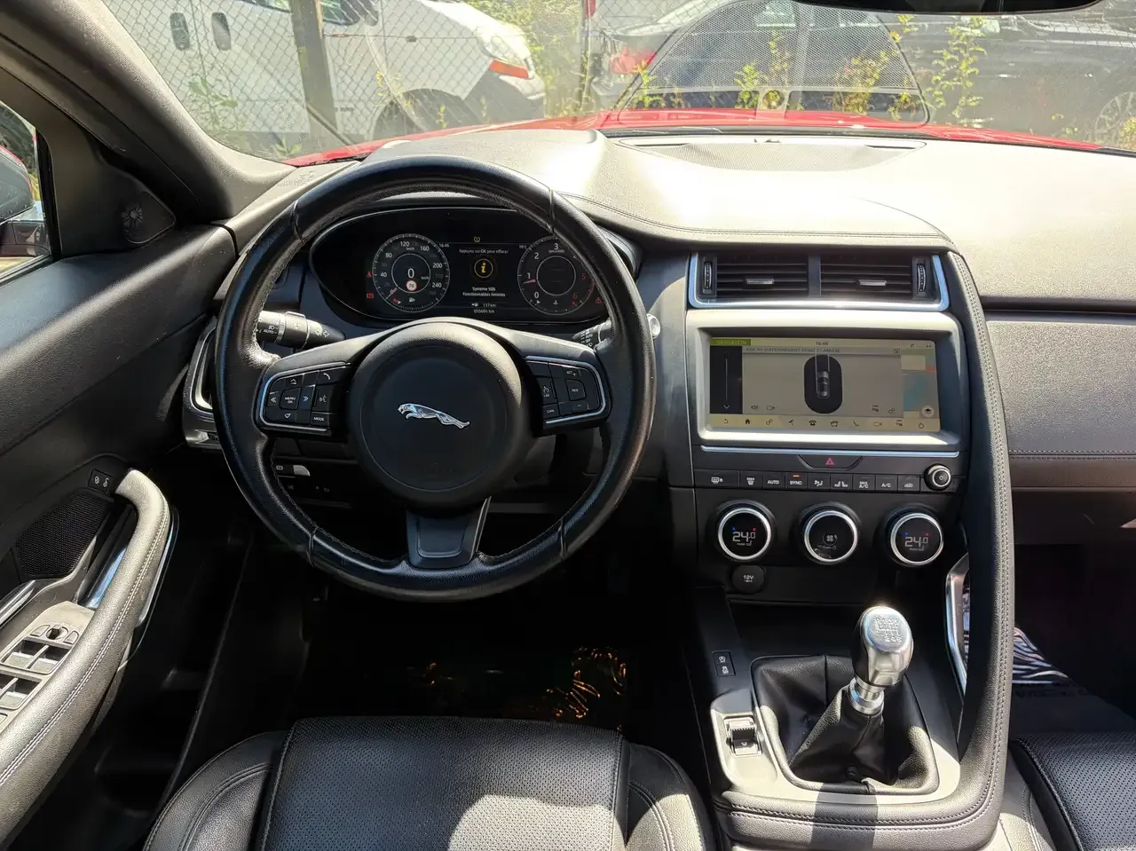 Jaguar E-Pace - 12