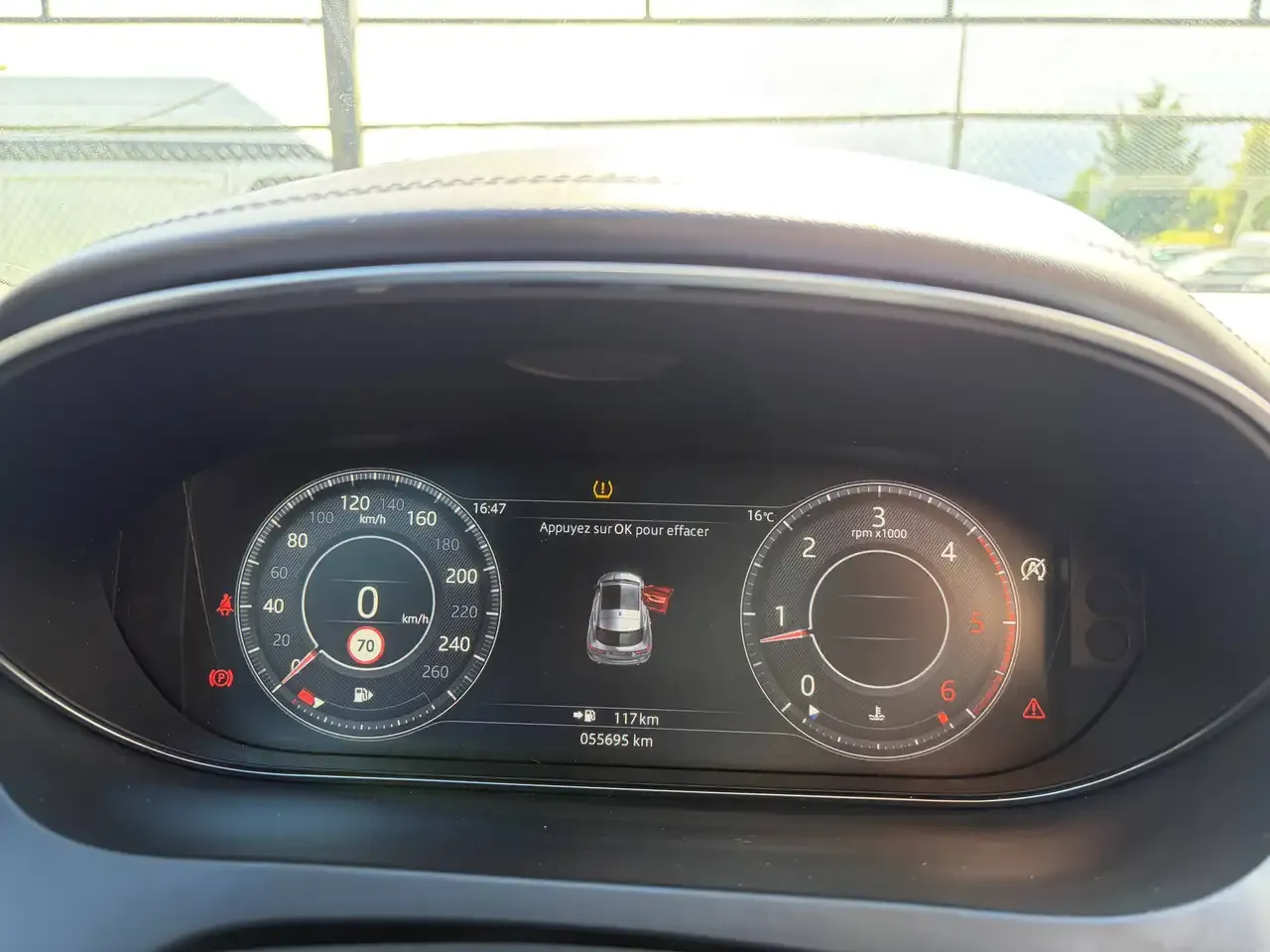 Jaguar E-Pace - 25