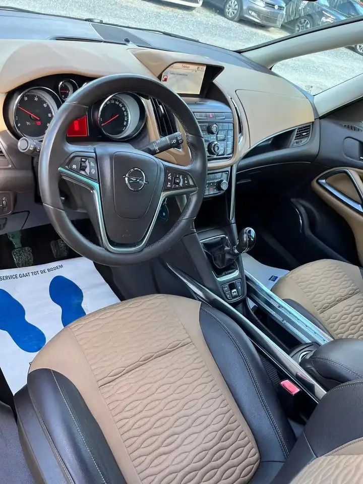 Opel Zafira - 10