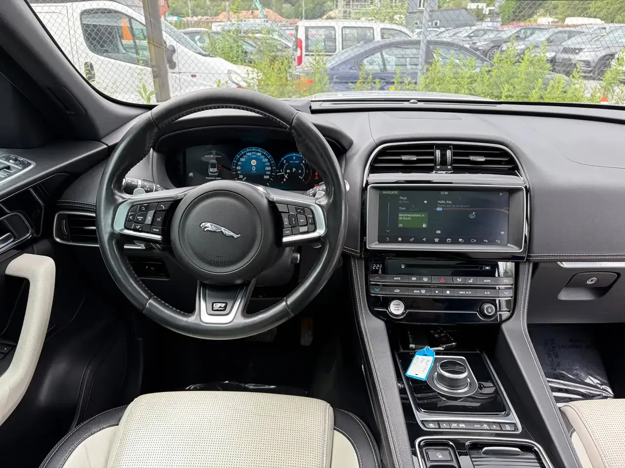 Jaguar E-Pace - 14