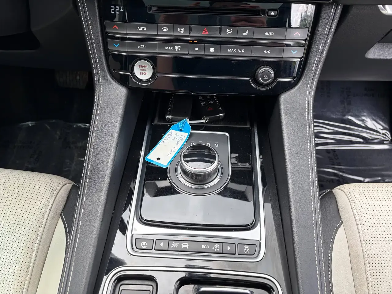 Jaguar E-Pace - 16