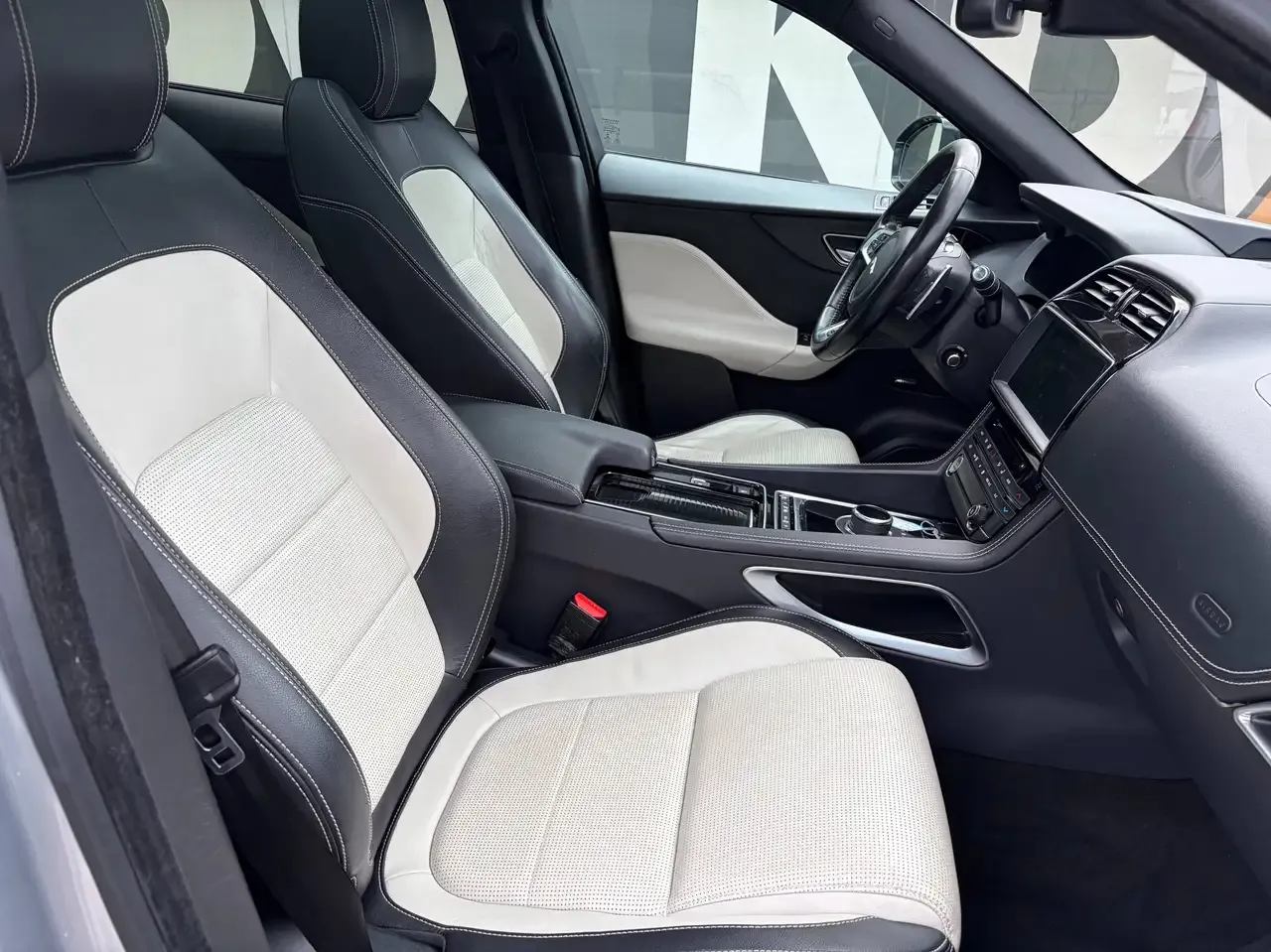 Jaguar E-Pace - 8