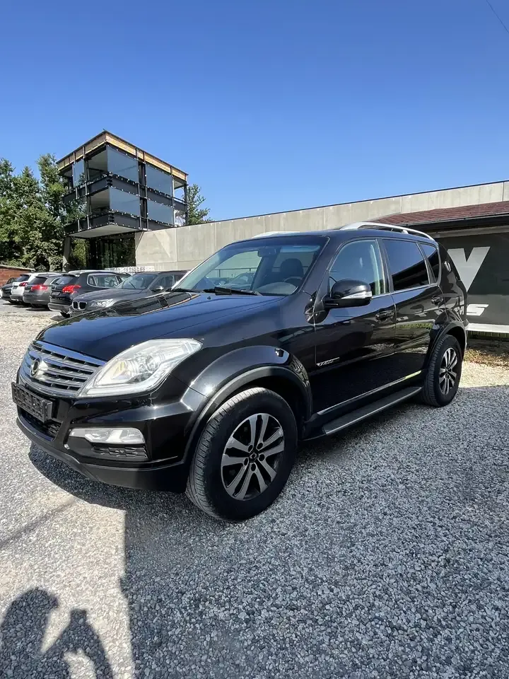 SsangYong Rexton - 1