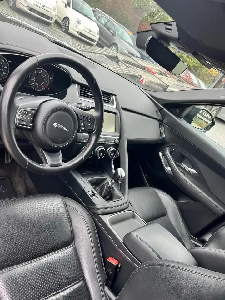 Jaguar E-Pace - 8