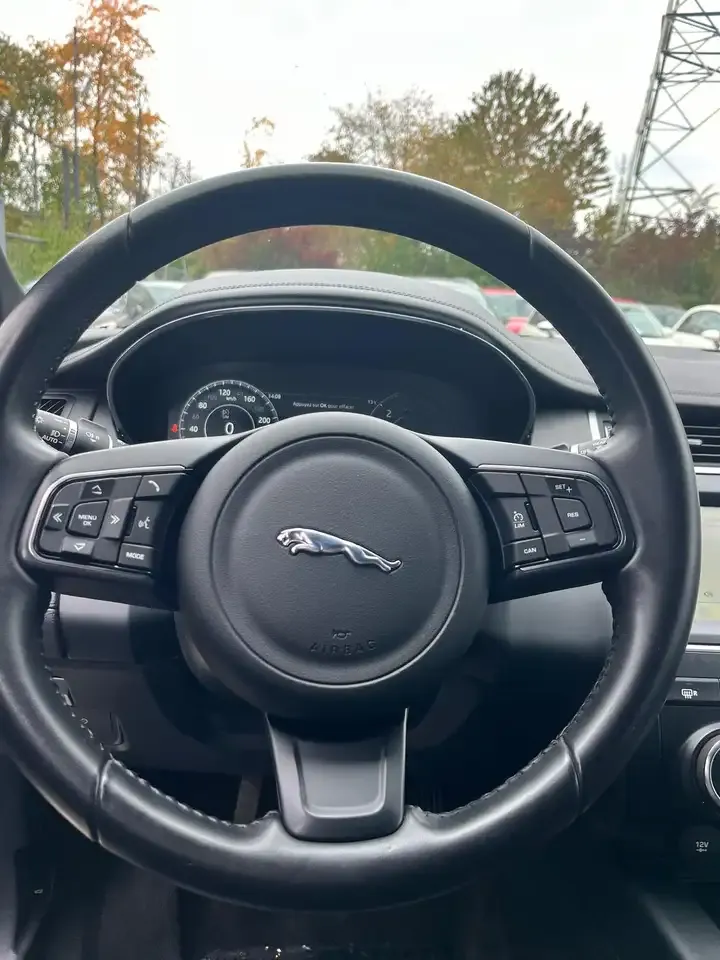 Jaguar E-Pace - 9
