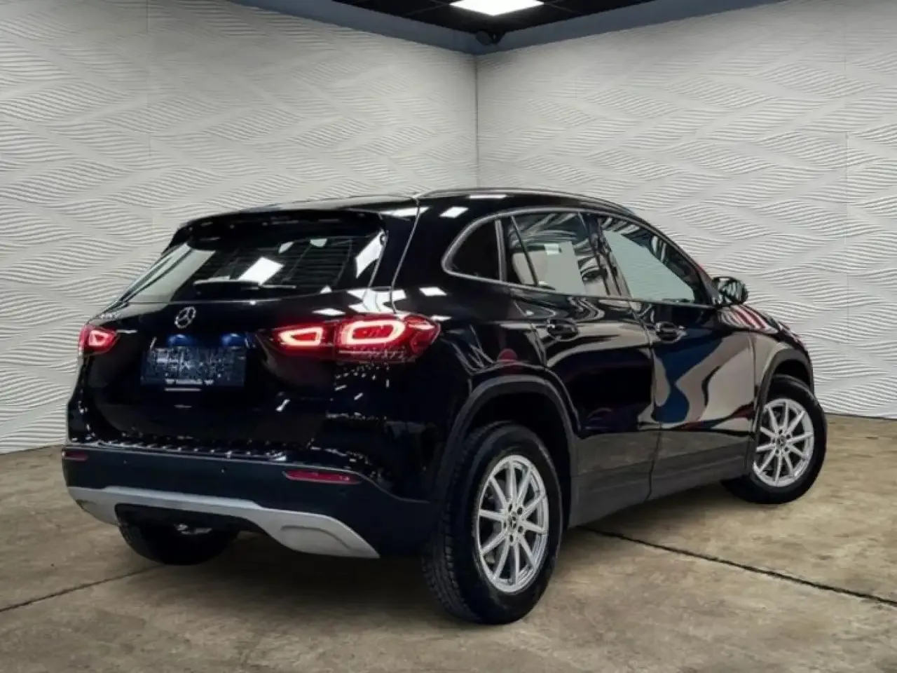 Mercedes-Benz GLA 180 - 4