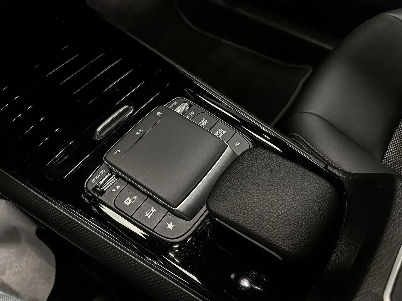 Mercedes-Benz GLA 180 - 7