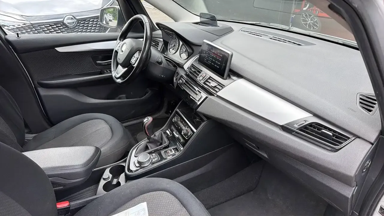 BMW 216 - 16