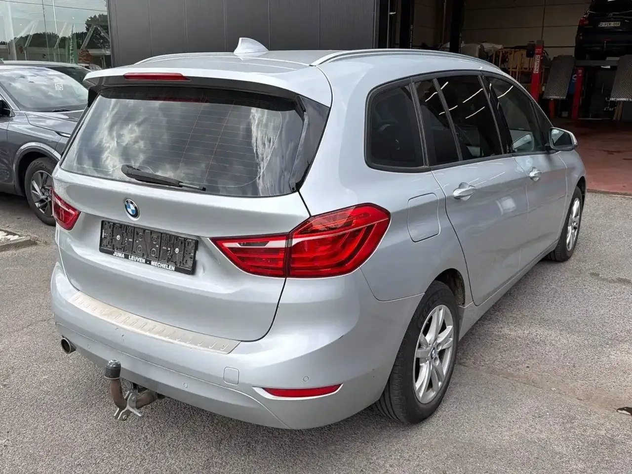 BMW 216 - 24
