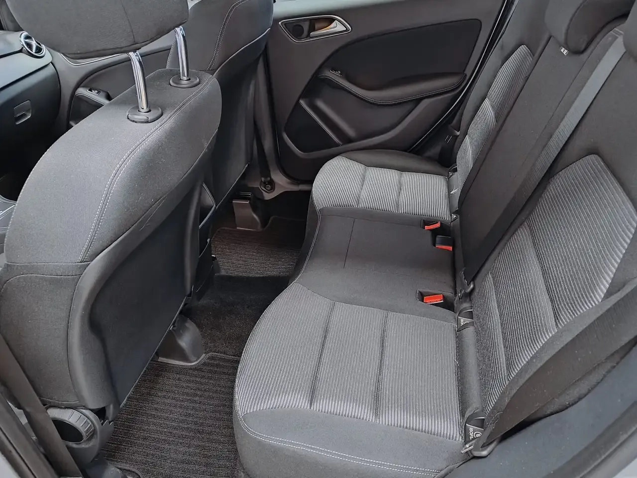 Mercedes-Benz B 180 - 26
