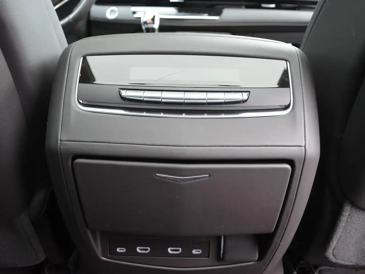 Cadillac Escalade - 20