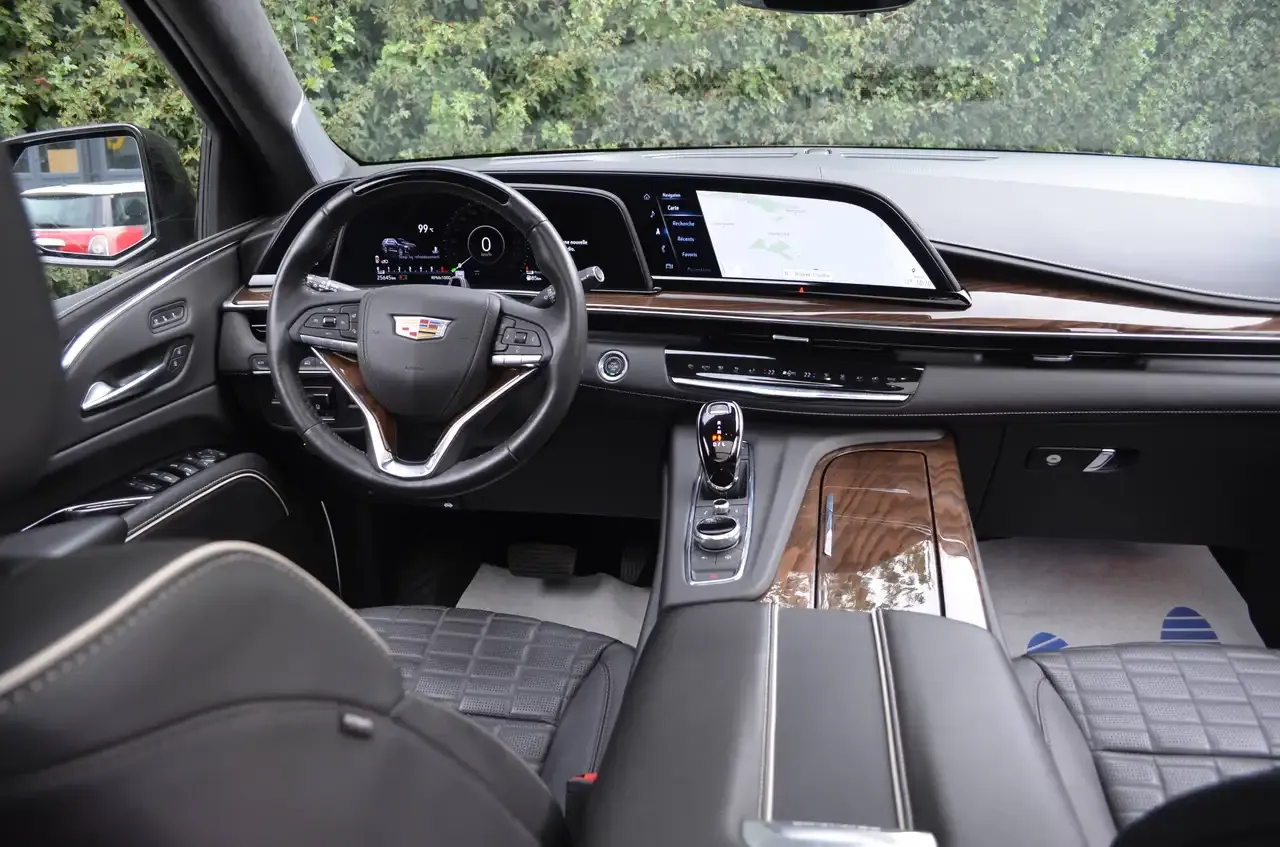 Cadillac Escalade - 21