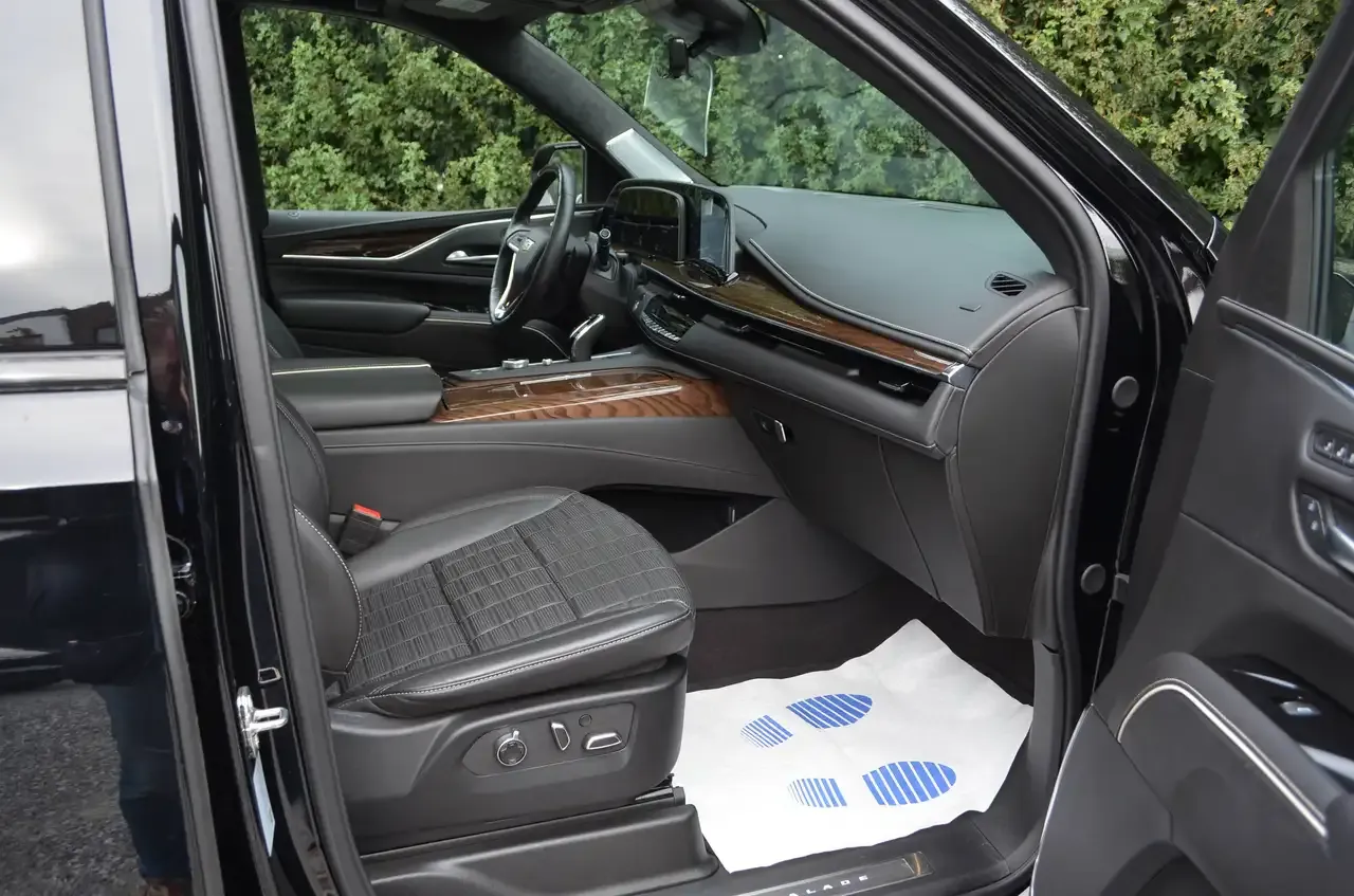 Cadillac Escalade - 23