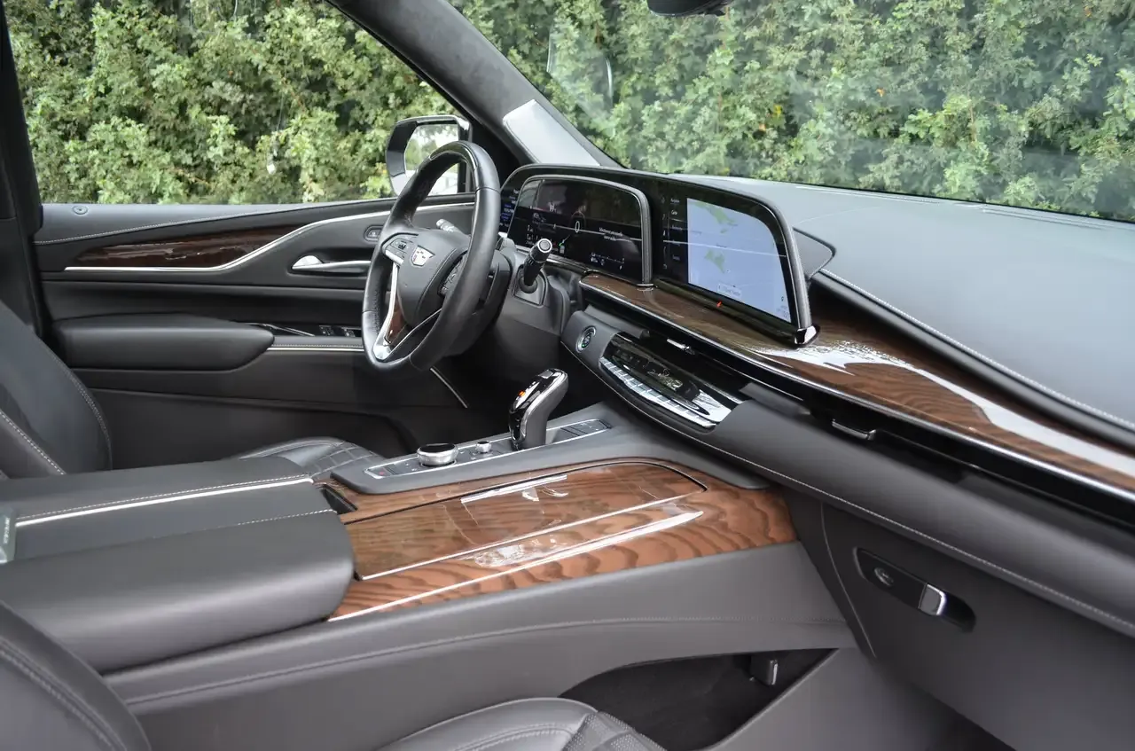 Cadillac Escalade - 24