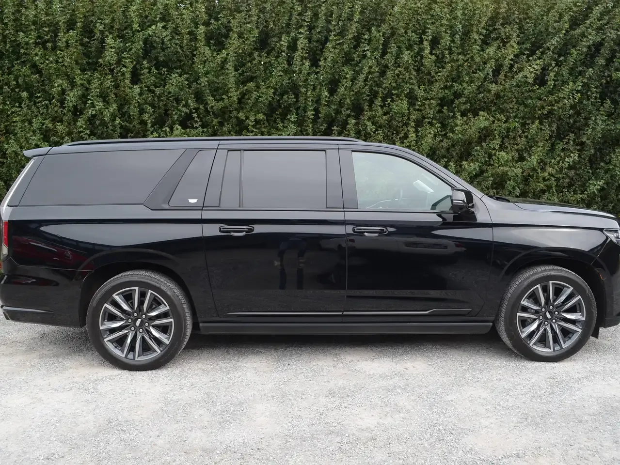 Cadillac Escalade - 28